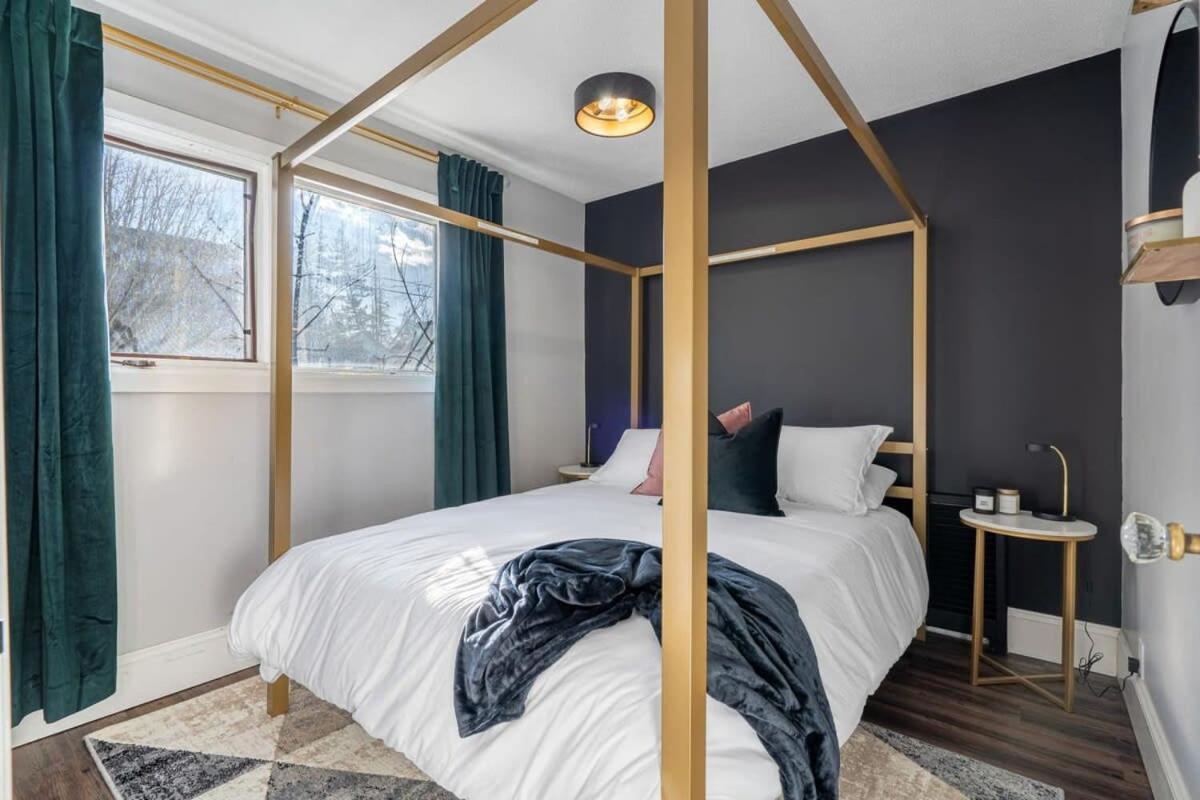 The Icon I Sleep 4 I Heritage House I 55 Roku Tv Cranbrook Luaran gambar